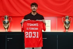 Oficial! Rui Costa prolonga contrato de jovem guarda-redes que é aposta do Benfica