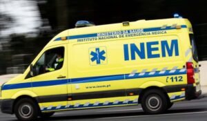 Homem capota carro durante alegado ato sexual e mulher de 49 anos morre em Odivelas