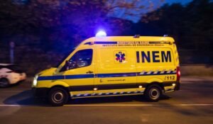 Mulher encontrada morta em carro capotado em Odivelas: marido tinha dado alerta pouco antes