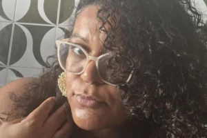 Homem mata namorada à facada diante da mãe, em Mafra